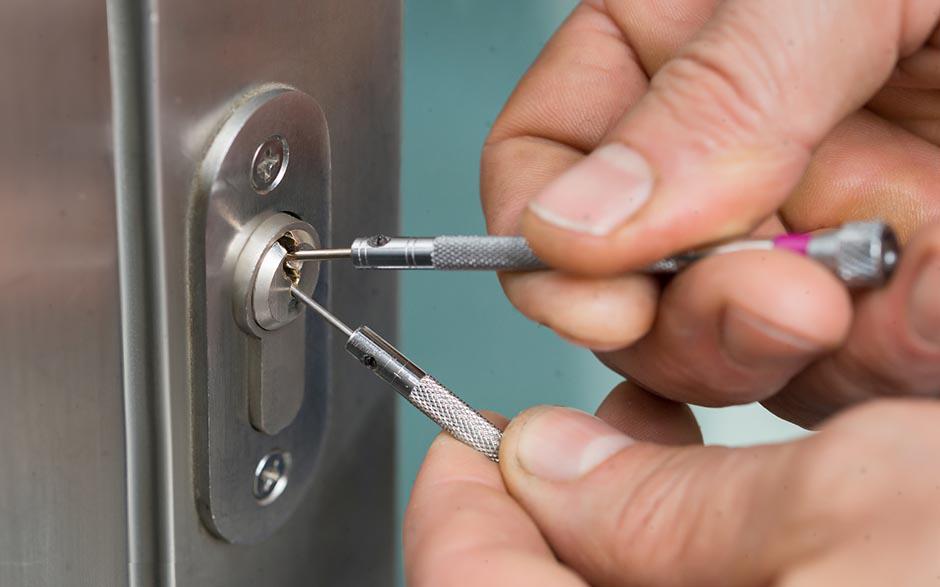 changer une serrure de porte Villecresnes