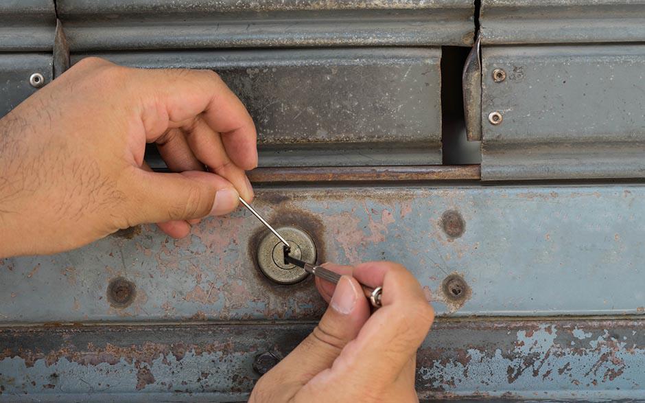 changer une serrure de porte Villecresnes