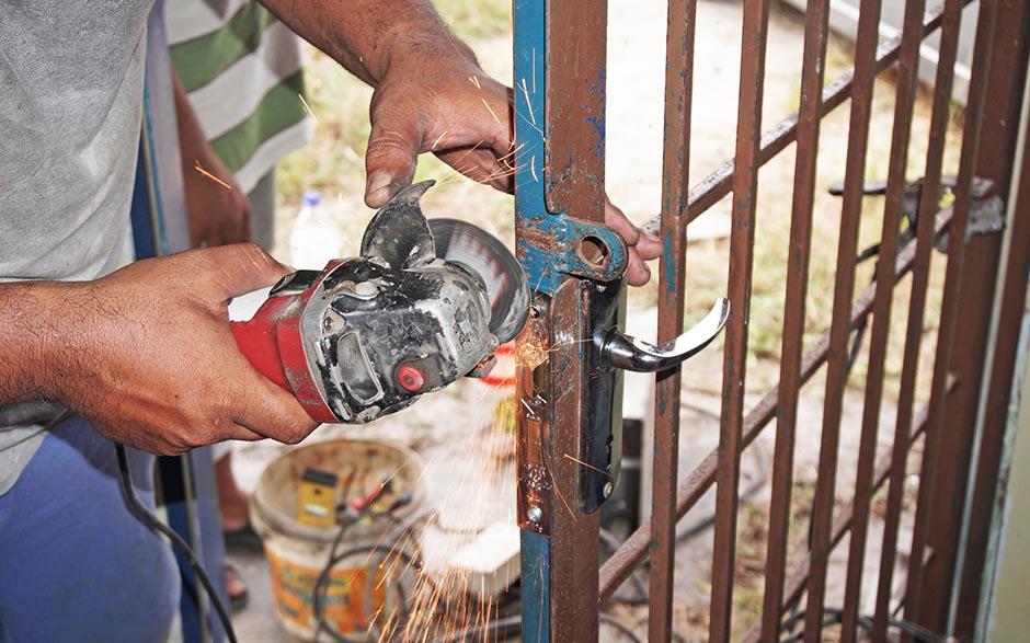 changer une serrure de porte Villecresnes